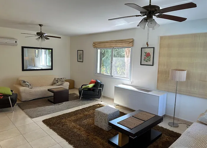 Camelia Νέο Χωριό