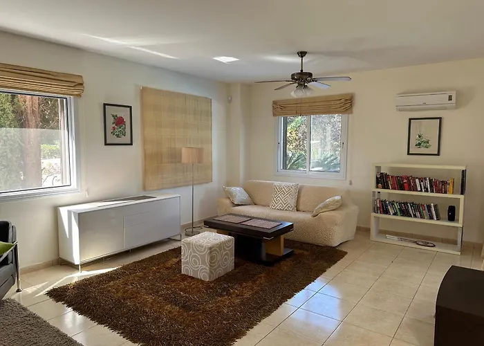 Camelia Νέο Χωριό